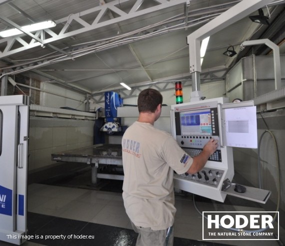 Dowiedz się, jak krok po kroku złożyć zamówienie w Firmie Hoder  – od wyceny po montaż. Sprawdź, jak powstają blaty, schody,  kominki  i inne elementy z kamienia naturalnego.