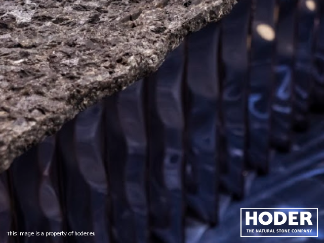 Harmonica Table Stone – prototyp autorstwa Oskara Zięty z kamiennym blatem z granitu 711 - zdjęcie numer 5