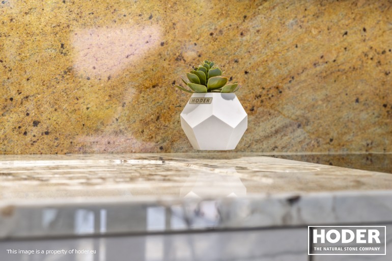 Odkryj prezentownik Hoder, kryjący luksusowe prezenty z kamienia naturalnego. Deski, świeczniki i kostki lodu z możliwością personalizacji i eleganckiego opakowania.