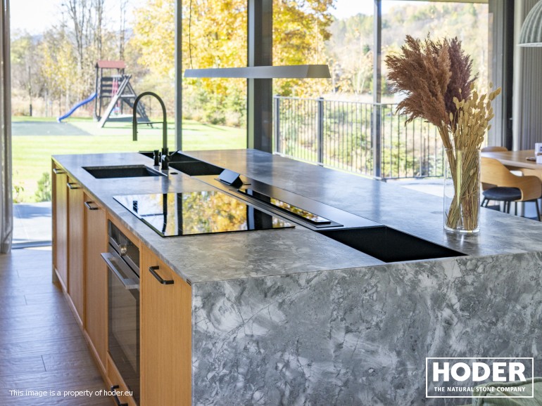 Dowiedz się, jak dbać o blat granitowy w kuchni. Praktyczne porady dla architektów i ich klientów!