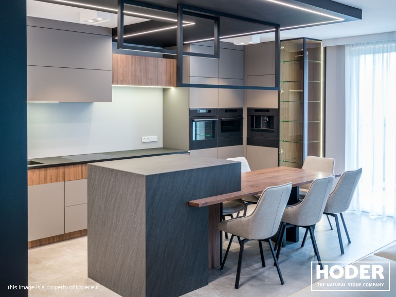 Kamienne wykończenie mieszkania to inwestycja na lata. Sprawdź, jak realizacje Hoder łączą elegancję, trwałość i nowoczesne podejście do wnętrz.