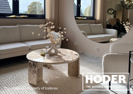 Nowe biura Hoder to przestrzeń inspiracji – zobacz, jak kamień naturalny zmienia wnętrza: dekoracje, posadzki, biurka i obrazy z kamienia.