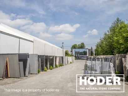 Jak wygląda selekcja kamienia naturalnego w HODER? Poznaj proces wyboru materiału, który spełnia najwyższe wymagania estetyczne i jakościowe.