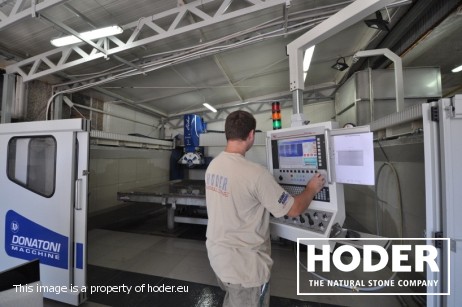 Dowiedz się, jak krok po kroku złożyć zamówienie w Firmie Hoder  – od wyceny po montaż. Sprawdź, jak powstają blaty, schody,  kominki  i inne elementy z kamienia naturalnego.