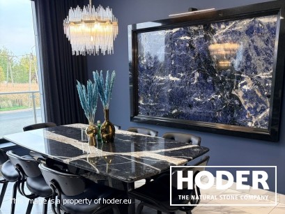 Odkryj z firmą Hoder kamień naturalny jako dzieło sztuki – obrazy z sodalitu, trawertynu i agatu, które nadają wnętrzom wyjątkowy charakter.