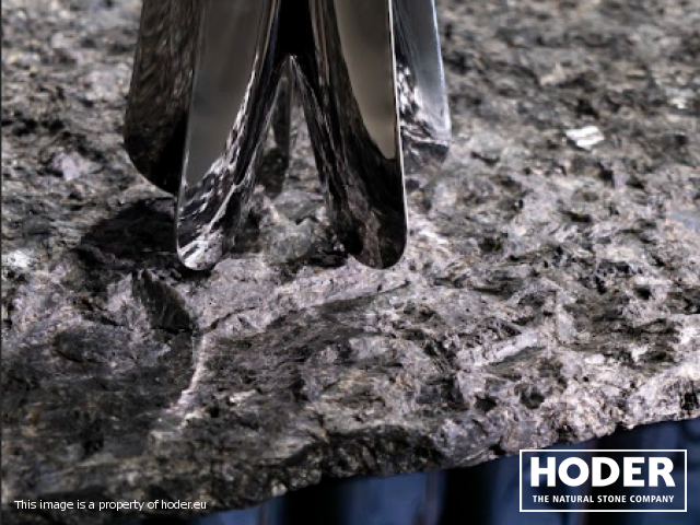 Harmonica Table Stone – prototyp autorstwa Oskara Zięty z kamiennym blatem z granitu 711 - zdjęcie numer 4