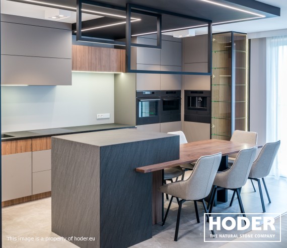 Kamienne wykończenie mieszkania to inwestycja na lata. Sprawdź, jak realizacje Hoder łączą elegancję, trwałość i nowoczesne podejście do wnętrz.