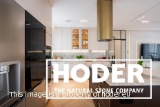 Odkryj trendy na 2026 rok w aranżacji wnętrz. Sprawdź, jakie kamienie naturalne, od jasnych kwarcytów po kontrastowe granity, poleca Hoder architektom i inwestorom.