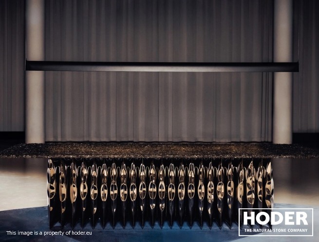 Harmonica Table Stone – prototyp autorstwa Oskara Zięty z kamiennym blatem z granitu 711