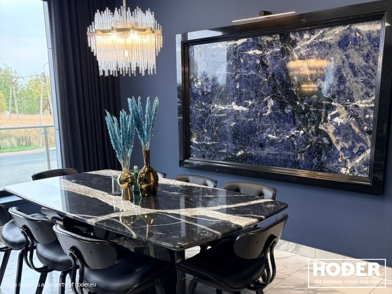 Odkryj z firmą Hoder kamień naturalny jako dzieło sztuki – obrazy z sodalitu, trawertynu i agatu, które nadają wnętrzom wyjątkowy charakter.